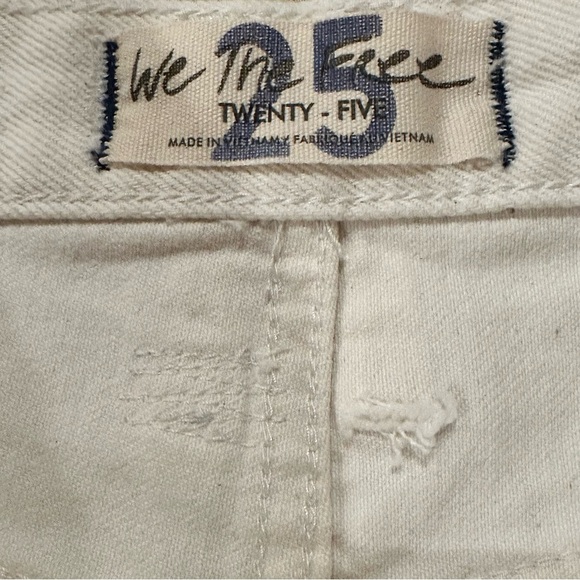 Free People We The Free Shorts Button Fly White Distressed Cut Off Sz 25 NWT - Picture 6 of 10